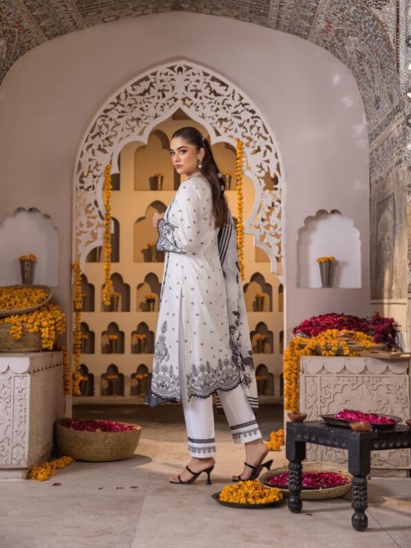 Quzey-H0021 White Noir